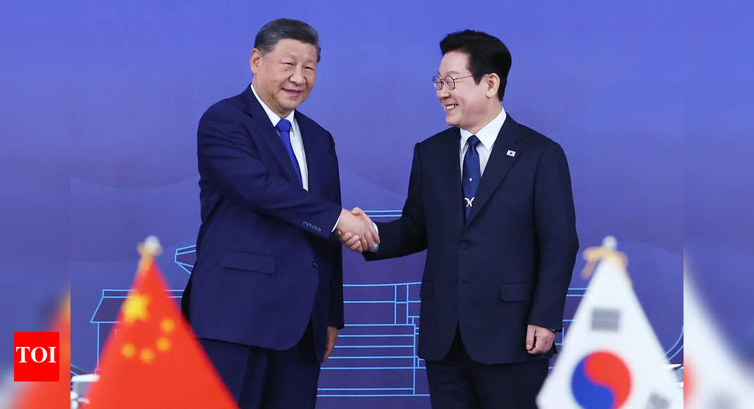 When Xi gave 2 cellphones to South Korea's prez, he asked how secure they were