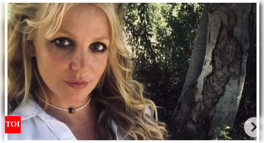 Fans speculate as Britney Spears shares worrying posts online, deletes account