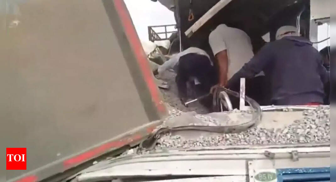 16 dead, 8 injured as tipper truck collides with RTC bus on Hyderabad-Bijapur highway