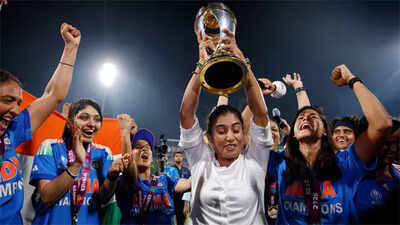  Mithali Raj's emotional tribute as Team India lifts maiden Women's World Cup