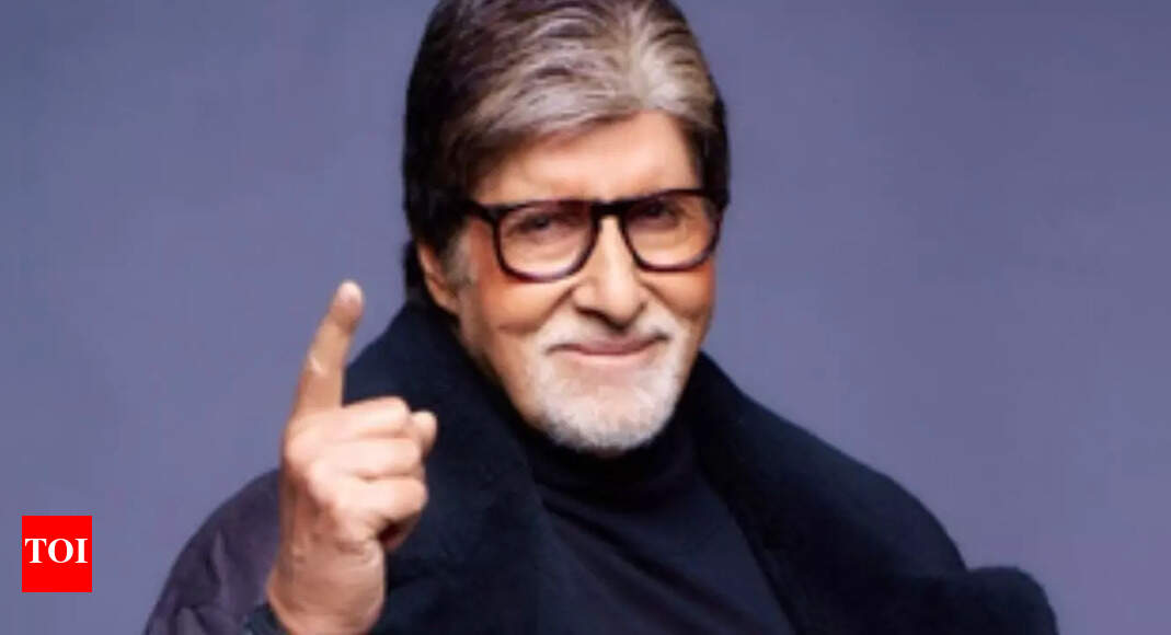 Watch: Amitabh Bachchan greets sea of fans outside Jalsa; Sunday darshan tradition continues; 'There is effort each moment'