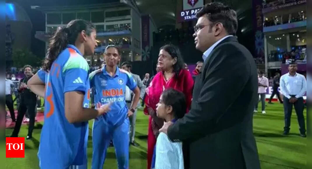 Jay Shah's mother and daughter spend time with Harmanpreet Kaur and Smriti Mandhana after World Cup win