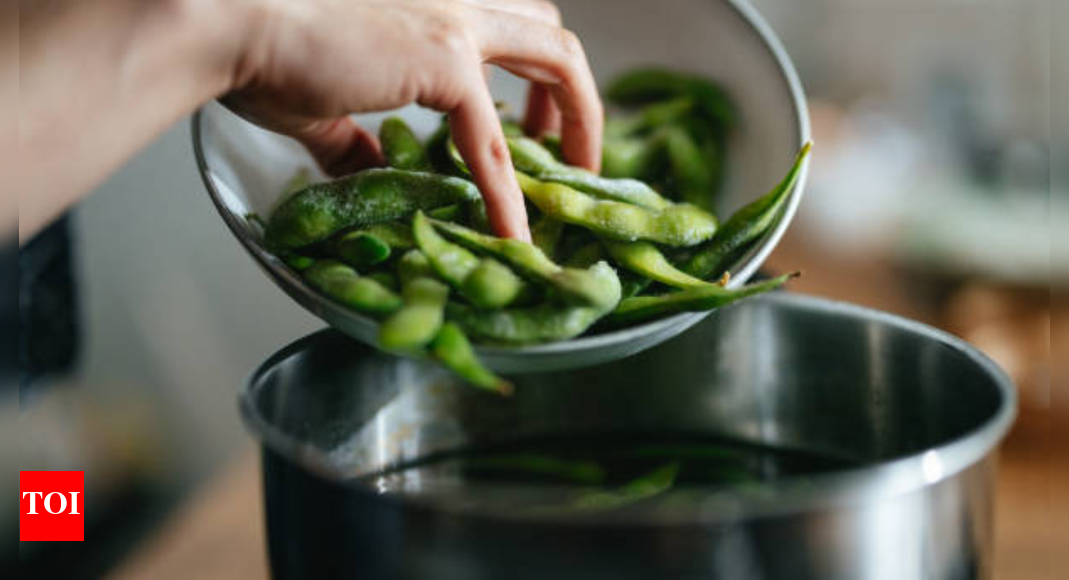 Raw vs cooked vegetables: Which retains more nutrients?