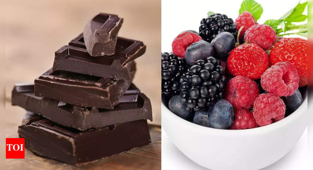 Dark chocolate and berries could be the ultimate brain-boosting duo; new study reveals