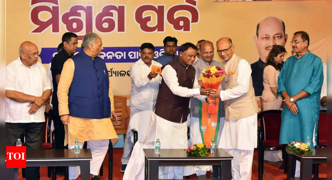 Amar Patnaik, former BJD Rajya Sabha MP, joins BJP