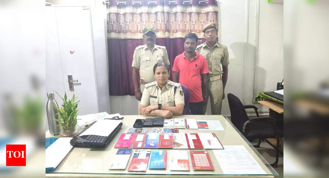 Fraudster arrested for duping girls