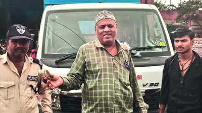  Gujarat fruit seller sifts through garbage to recover Rs 60,000