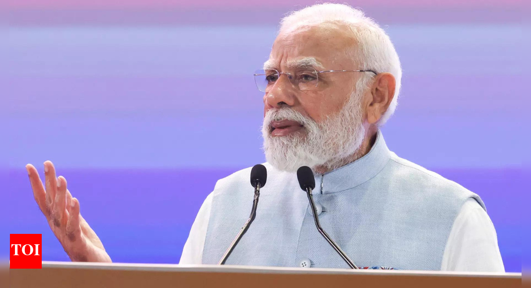 PM talks competitiveness in meeting with exporters