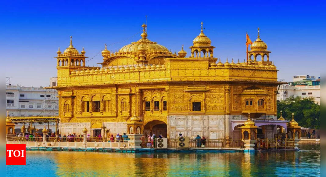 Bihar polls: Congress leaders seek blessings at Golden Temple for poll success