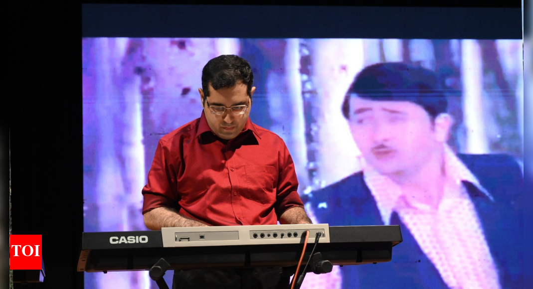 Ethereal Melodies: Prayagraj’s young maestro Karan Kumar captivates audience with soulful instrumental performance