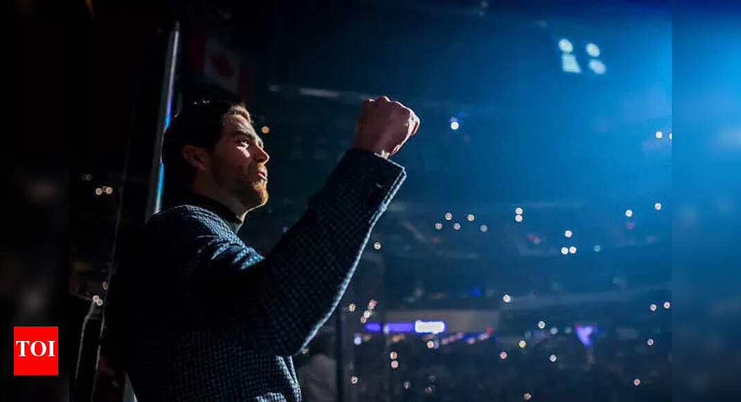 Will Adam Lowry play against the Los Angeles Kings tonight? Latest update on Jets captain after his injury