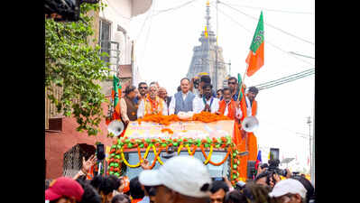 Petal showers, garlands greet J P Nadda in Gaya roadshow