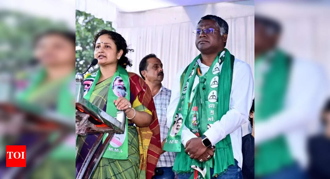 Kalpana begins campaigning for Ghatshila bypolls