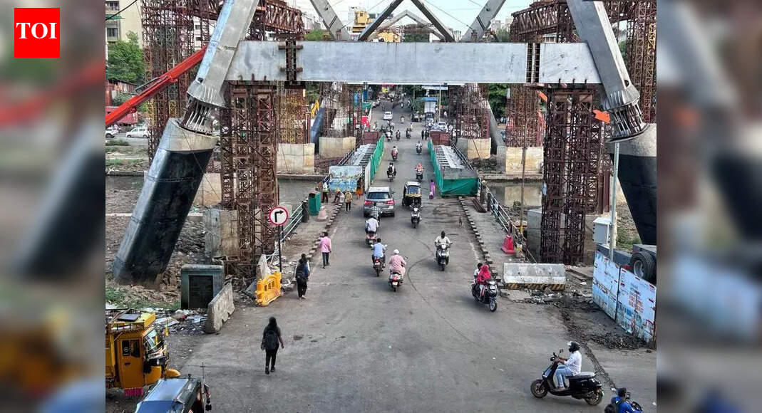 Traffic snarls in Deccan Gymkhana, on JM Road prompt reopening of Baba ...