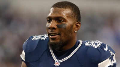 Social media explodes after Dez Bryant caught getting haircut midgame while Dallas Cowboys struggle to win