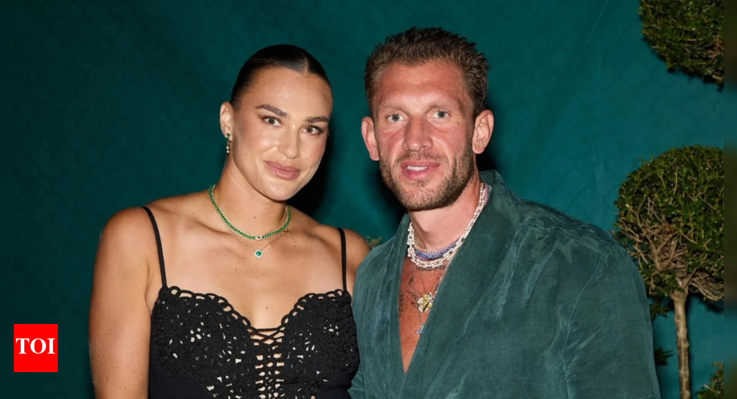 Aryna Sabalenka’s fiery red WTA Finals look leaves boyfriend Georgios Frangulis speechless and Paula Badosa drops fiery comment