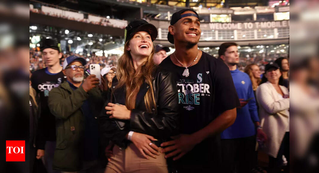 Julio Rodríguez's girlfriend Jordyn Huitema's heartfelt reaction to Jeremy Peña's partner Julia Grosso's game-changing Chicago Stars deal wins hearts online