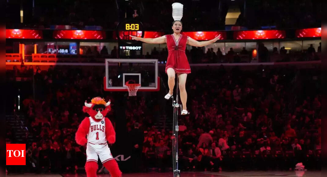 Fan-favorite performer Red Panda defies odds with powerful NBA return following career-threatening wrist injury