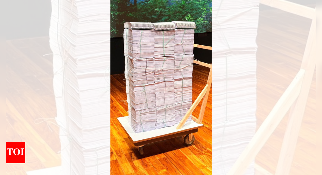 <div>‘H files coming soon’: Congress prepared with stack of papers before big presser; will Rahul Gandhi drop 'hydrogen bomb'?</div>