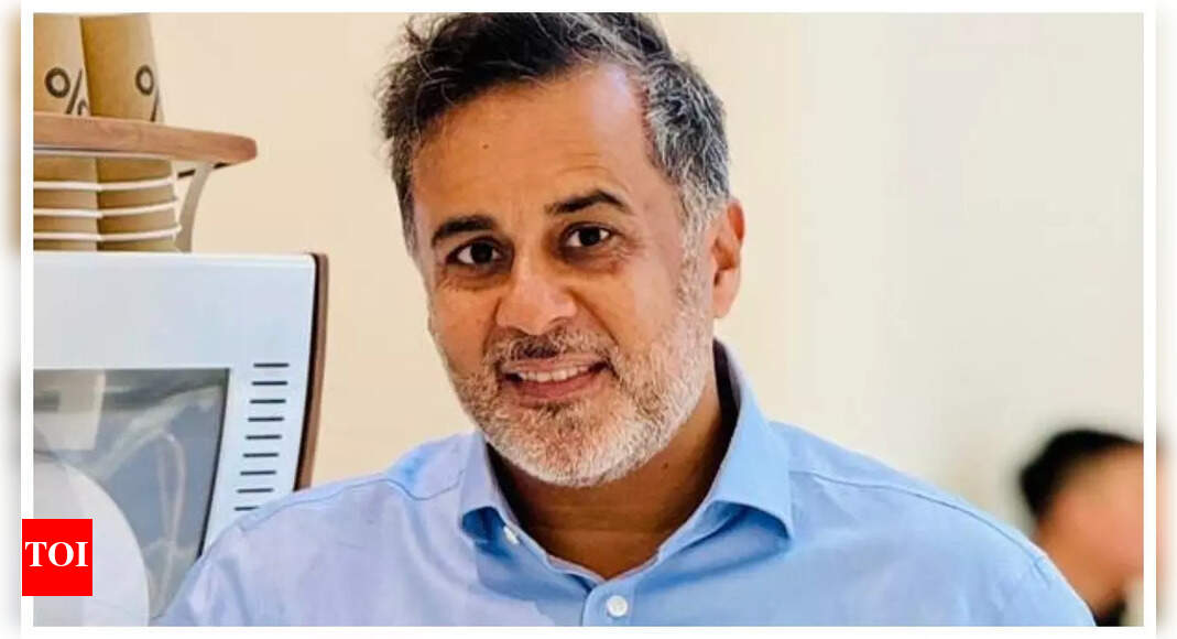 Chetan Bhagat says Bollywood is ‘fundamentally a very insecure industry’; advises ‘Don’t look for friendships here’