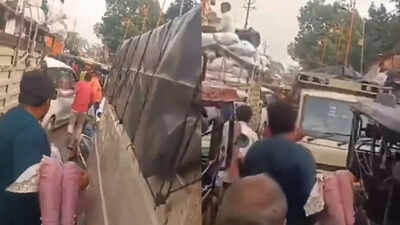  Father carries sick daughter in arms after ambulance gets stuck in heavy traffic in UP