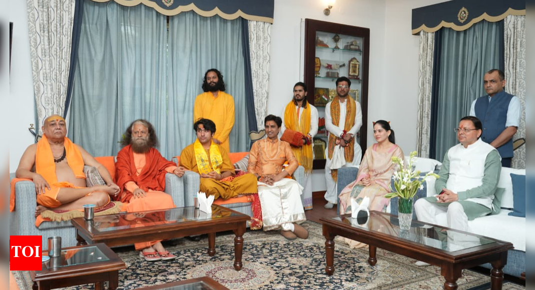 <div>Saints meet CM Pushkar Dhami on Uttarakhand's silver jubilee; pledge support for Kumbh 2027</div>