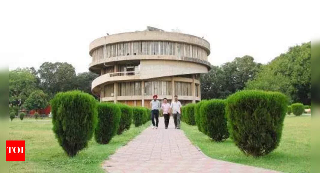 Centre asks PU to withdraw affidavit, plans new governance notification