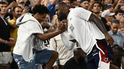 Los Angeles Lakers legend LeBron James sends special 2-word message as Carmelo Anthony's Son Kiyan shines in Syracuse opener