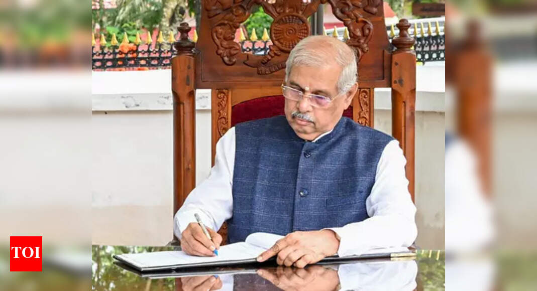 Kerala governor invites applications for Calicut University VC; state govt terms it 'undemocratic'