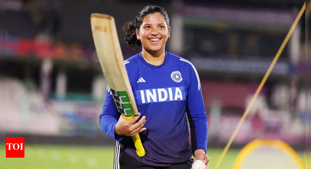 Gold-plated bat and ball for Richa Ghosh after Women's World Cup glory