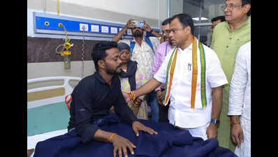 Cong seeks 1 cr compensation, probe into train accident