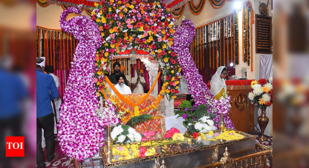 Thousands celebrate Guru Nanak Jayanti with spiritual events and community unity