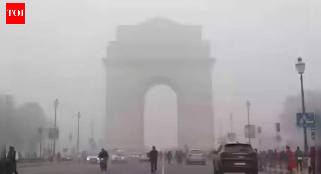 Delhi air quality sees slight improvement, AQI remains in 'poor ...