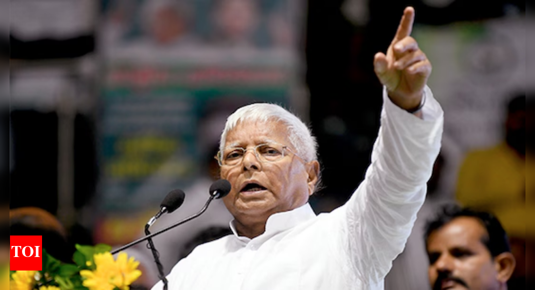 'Tawa se roti palatati rahni chahiye nhi toh jal jayegi': Lalu Prasad Yadav pitches for Tejashwi-led ‘youth government’; calls for end to NDA’s 20-year rule in Bihar