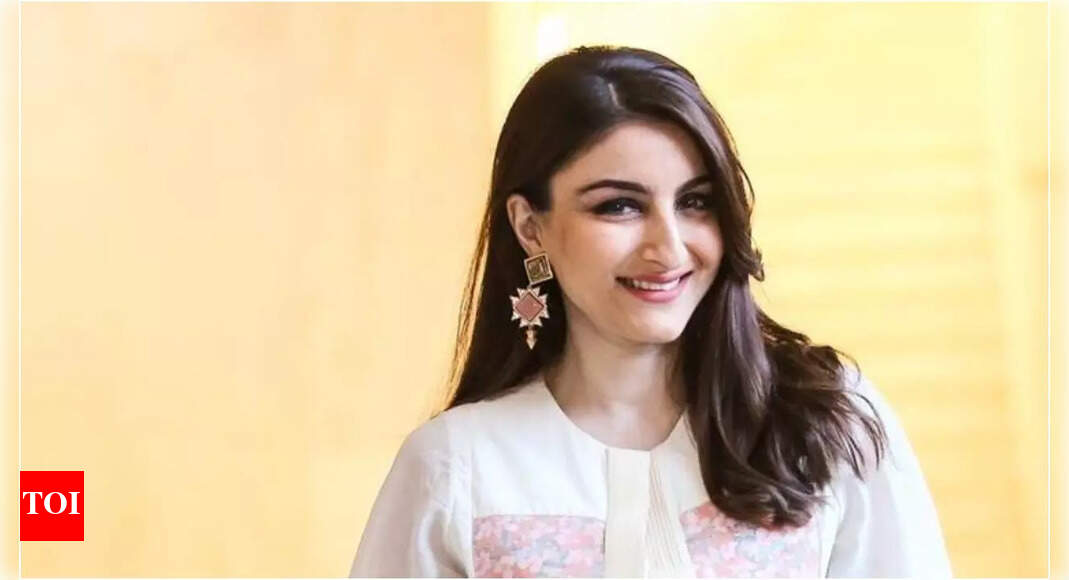 Soha Ali Khan shares family dinner tales; calls Kareena Kapoor and Kunal Kemmu the funniest at the table