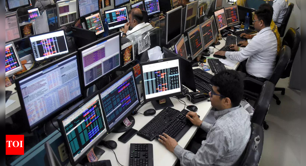 India services sector loses steam: Growth moderates amid rains, competition; HSBC PMI shows softest rise in 5 months – The Times of India