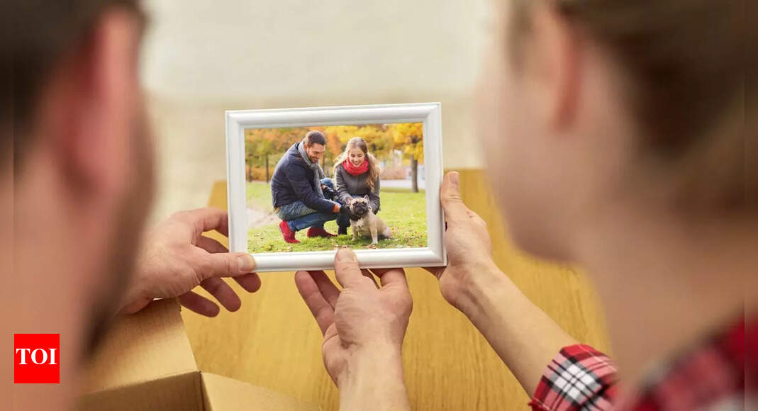 How looking at partner photos can strengthen love attachment and long-term relationships