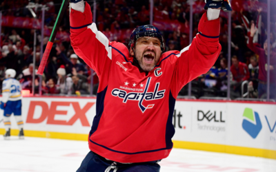  Hockey world erupts for the great 8’s historic milestone