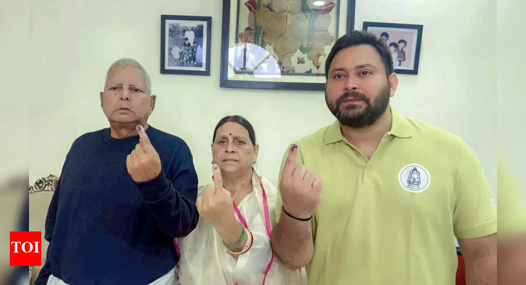 ‘Tave se roti paltati rahni chahiye, nahin toh jal jayegi’, Lalu’s message for change after casting vote