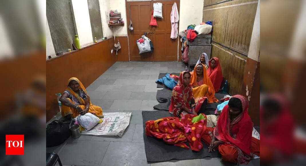 Delhi implementa tecnología avanzada en 250 nuevos refugios para personas sin hogar.