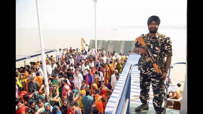 Voters take boat ride to cast votes in Danapur diara
