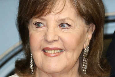 Pauline Collins, British actress who won cult following for Shirley
