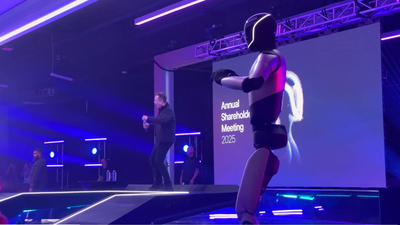  Tesla CEO Elon Musk breaks into dance with robot — who did it better?
