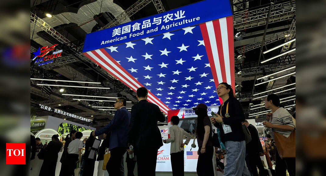 China’s exports drop! Weak US demand under Trump's tariffs drag numbers; global outflows dip 1.1% in October