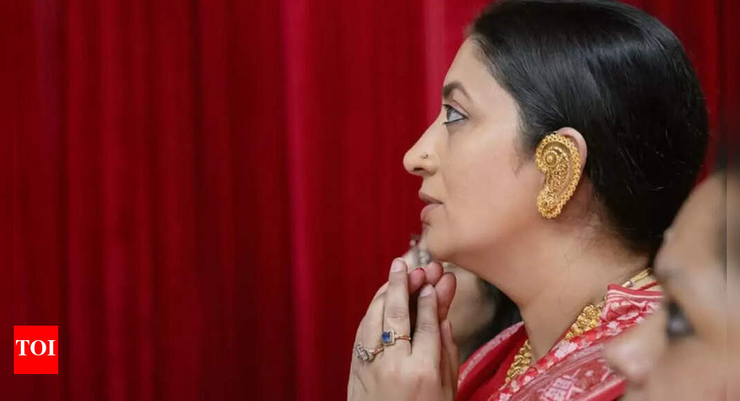 Kyunki Saas Bhi Kabhi Bahu Thi 2 actress Smriti Irani shares her morning; writes ‘Don’t just start your day with a prayer, end it too with one’