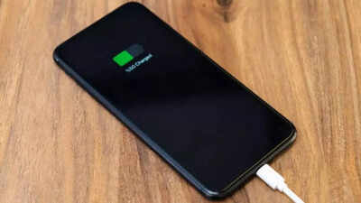 8 smartphone charging mistakes that you should stop right now