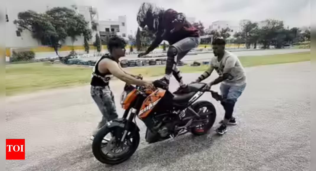 Bike stunt by 4 youths kills Kanpur woman