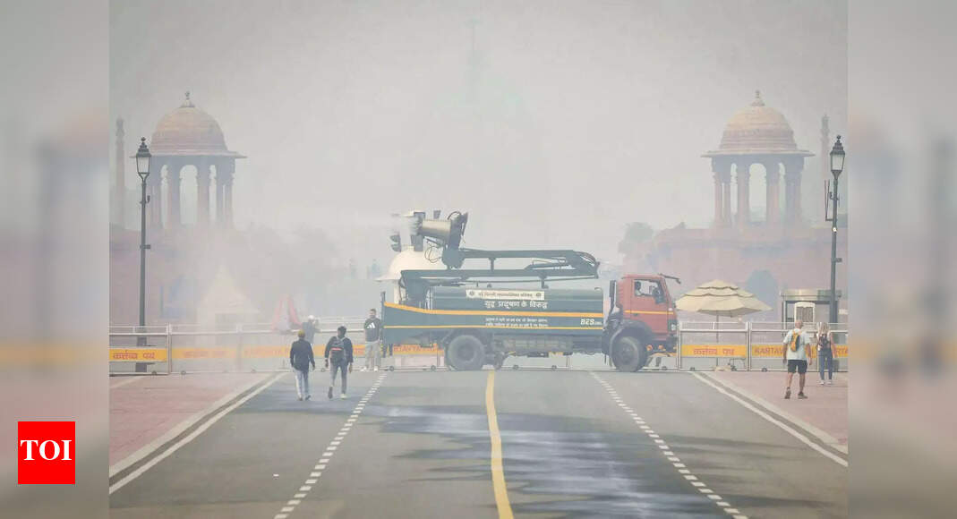Delhi weather: Sunny skies; AQI remains in ‘severe’