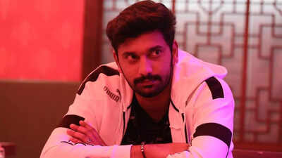 Arulnithi hospitalized after leg injury during shoot; CM Stalin visits and wishes speedy recovery