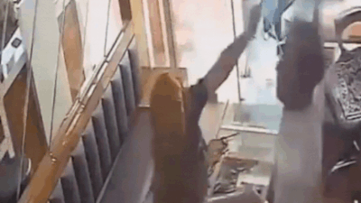  Woman throws chilli powder at jeweller, gets slapped over 15 times